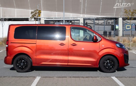 Citroën Spacetourer 2.0 BlueHDi S&amp;S M / 130kW / A8 / ZÁRUKA / AJ NA SPLÁTKY / PROTIÚČET 2019 červená