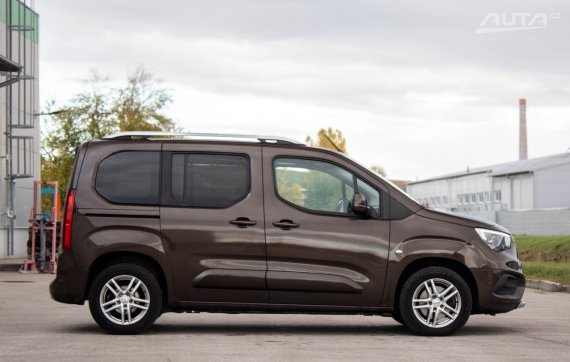 Opel Combo Life 1.5 CDTI Innovation / 96kW / M6 / ZÁRUKA / AJ NA SPLÁTKY / PROTIÚČET 2018 hnědá