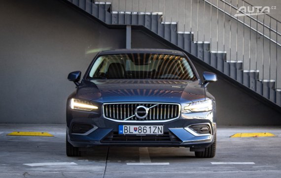 Volvo S60 T4 2.0 190k Inscription Geartronic, 140kW, A8 / AJ NA SPLÁTKY / PROTIÚČET / 2020 modrá
