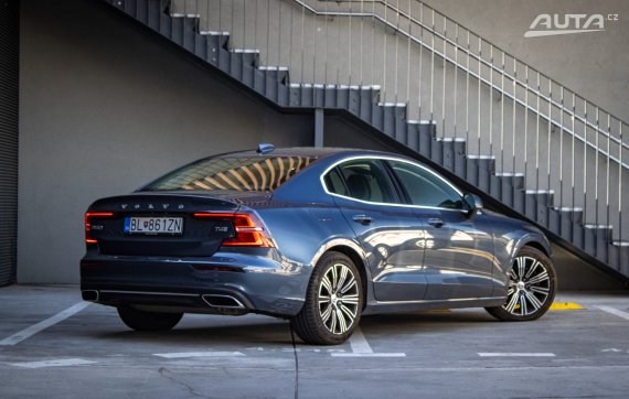 Volvo S60 T4 2.0 190k Inscription Geartronic, 140kW, A8 / AJ NA SPLÁTKY / PROTIÚČET / 2020 modrá