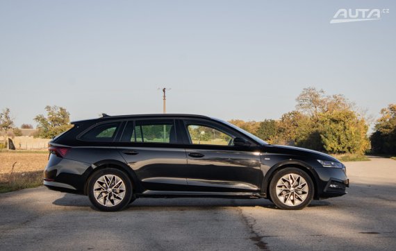Škoda Octavia Combi IV 2.0 TDI SCR Tour DSG, 110kW, A7 / AJ NA SPLÁTKY / PROTIÚČET / 2023 černá