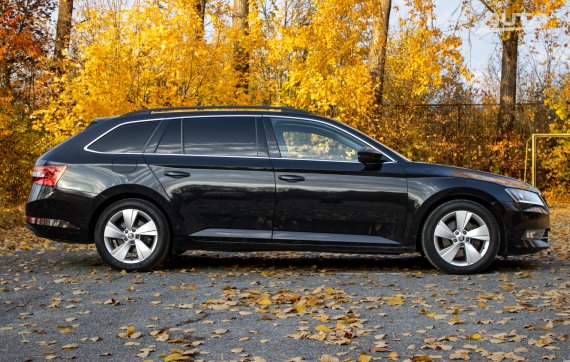 Škoda Superb Combi 1.6 TDI Ambition DSG / 88kW / A7 / ZÁRUKA / AJ NA SPLÁTKY / PROTIÚČET 2016 černá