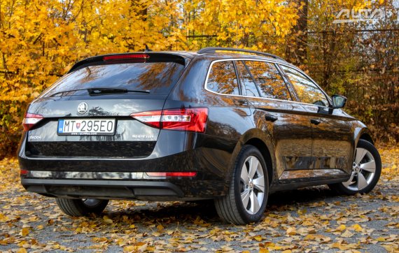 Škoda Superb Combi 1.6 TDI Ambition DSG / 88kW / A7 / ZÁRUKA / AJ NA SPLÁTKY / PROTIÚČET 2016 černá