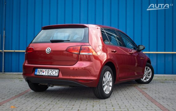 Volkswagen Golf 1.2 TSI, 77kW, M6, 5d. / AJ NA SPLÁTKY / PROTIÚČET / 2013 červená