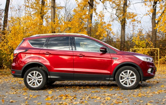 Ford Kuga 1.5 TDCi Duratorq Anniversary / 88kW / M6 / ZÁRUKA / AJ NA SPLÁTKY / PROTIÚČET 2018 červená