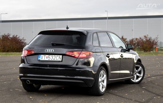 Audi A3 Sportback 1.6 TDI S tronic / 81kW / A7 / ZÁRUKA / AJ NA SPLÁTKY / PROTIÚČET 2015 černá