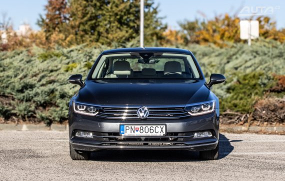 Volkswagen Passat 1.8 TSI BMT Highline 132kW AT/7 2015 / AJ NA SPLÁTKY / PROTIÚČET 2015 šedá