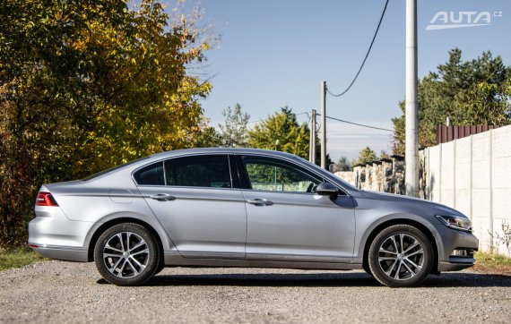 Volkswagen Passat 1.8 TSI BMT Highline DSG 132kW 2018 / AJ NA SPLÁTKY / PROTIÚČET 2018 stříbrná metalíza
