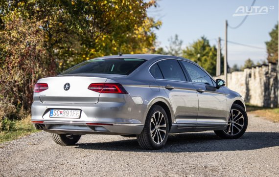 Volkswagen Passat 1.8 TSI BMT Highline DSG 132kW 2018 / AJ NA SPLÁTKY / PROTIÚČET 2018 stříbrná metalíza