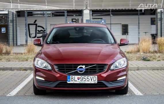 Volvo V60 D3 2.0L A/T, 110kW (2015) / AJ NA SPLÁTKY / PROTIÚČET / 2015 červená