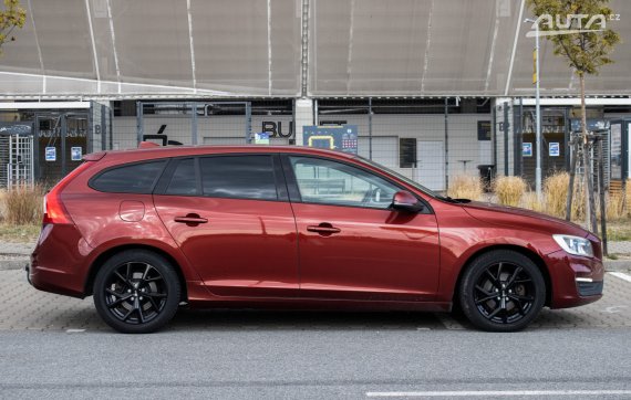 Volvo V60 D3 2.0L A/T, 110kW (2015) / AJ NA SPLÁTKY / PROTIÚČET / 2015 červená