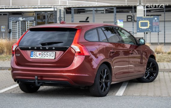 Volvo V60 D3 2.0L A/T, 110kW (2015) / AJ NA SPLÁTKY / PROTIÚČET / 2015 červená