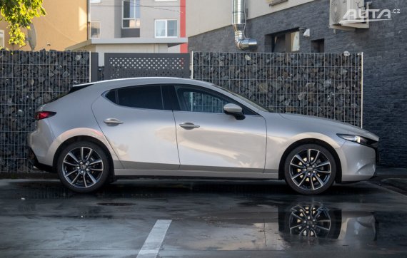 Mazda 3 2.0 Skyactiv / 110kW / M6 / ZÁRUKA / AJ NA SPLÁTKY / PROTIÚČET 2022 hnědá