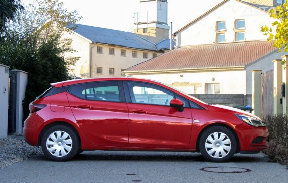 Opel Astra 1.6 CDTI / 81kW / M6 / ZÁRUKA / AJ NA SPLÁTKY / PROTIÚČET 2018 červená