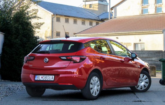Opel Astra 1.6 CDTI / 81kW / M6 / ZÁRUKA / AJ NA SPLÁTKY / PROTIÚČET 2018 červená