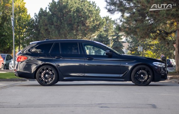 BMW Rad 5 Touring G31 530d xDrive M Sport / 195kW / A8 / ZÁRUKA / AJ NA SPLÁTKY / PROTIÚČET 2019 černá