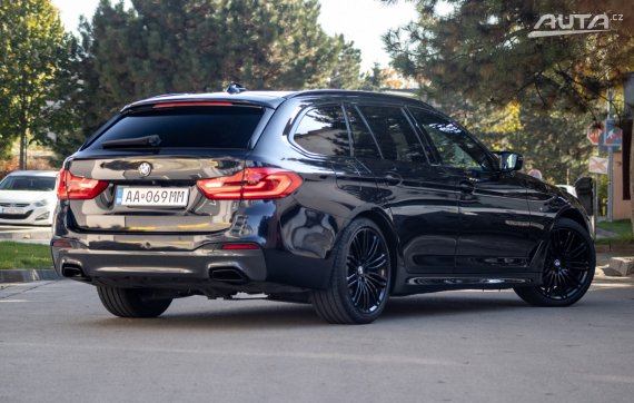 BMW Rad 5 Touring G31 530d xDrive M Sport / 195kW / A8 / ZÁRUKA / AJ NA SPLÁTKY / PROTIÚČET 2019 černá