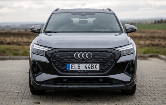 Audi Q4 35 e-tron S-Line AT/8 125kW 2022 2022 šedá