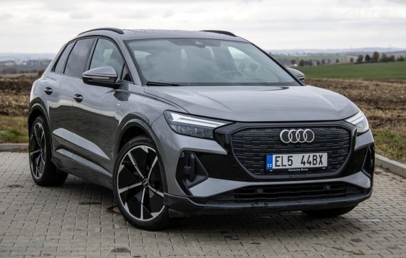 Audi Q4 35 e-tron S-Line AT/8 125kW 2022 2022 šedá