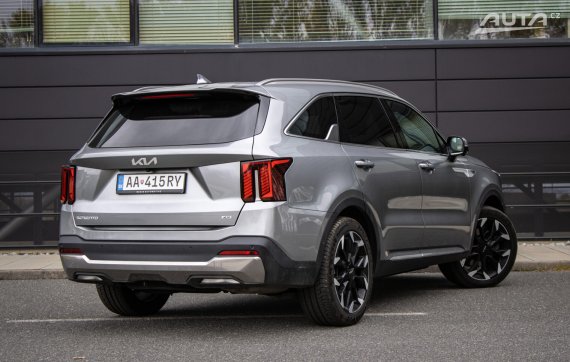 Kia Sorento 2.2 CRDi Platinum, 142kW, A8, 7-miestne / AJ NA SPLÁTKY / PROTIÚČET / 2024 šedá