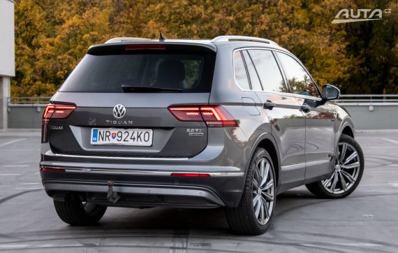 Volkswagen Tiguan 2.0 TDI 4MOTION Highline DSG / 140kW / A7 / ZÁRUKA / AJ NA SPLÁTKY / PROTIÚČE 2016 šedá