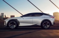 Lexus potvrdil nový plug-in hybrid v roce 2021 a promluvil i o čistě elektrických vozech
